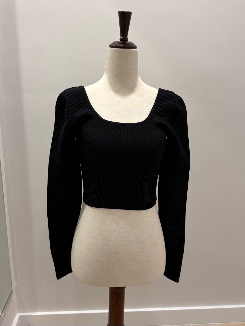 Aritzia Black Sculpt Knit Ribbed Scoop-Neck Cropped Longsleeve